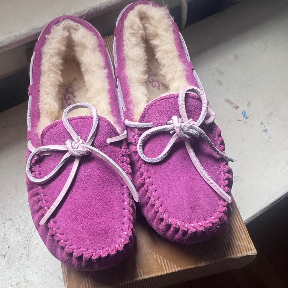 UGG kids Magenta Moccasins Purple - Picture 4 of 5